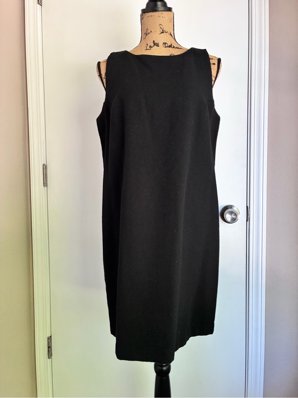 Nine West Black Sleeveless Midi Shift Dress